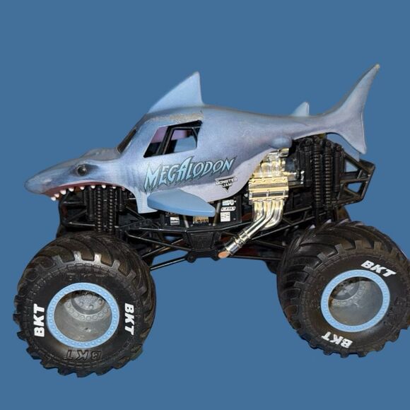 Spinmasters Megalodon Monster Jam Truck Metal Body Shark 1:24 Scale B23 - Picture 10 of 11